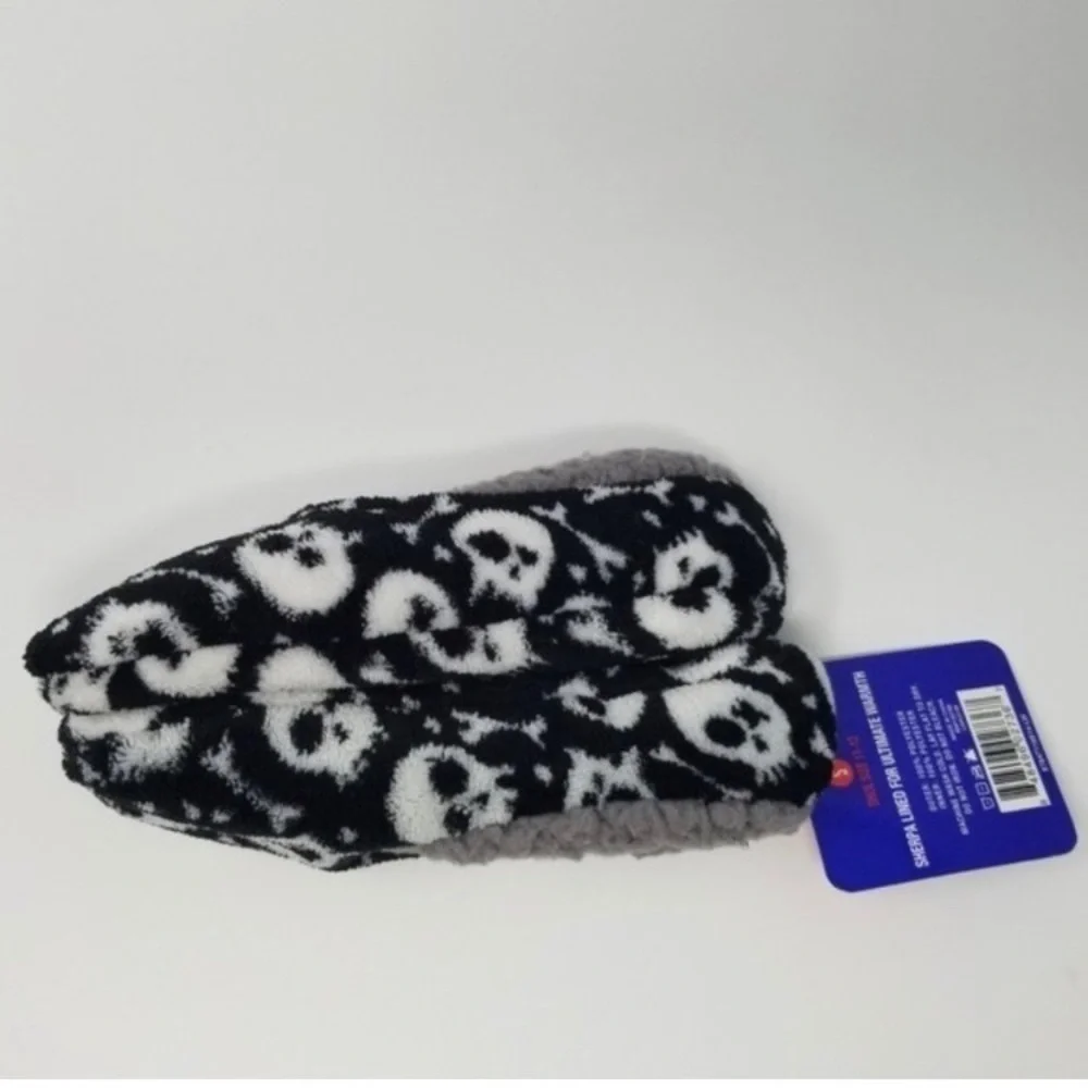 Kids Sherpa lined ultimate warmth slippers size 11 - 12 boys girls skulls